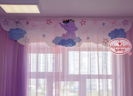 Шторы и ламбрекены в спальные детского сада с жесткими ламбрекенами «Спящие звери на облачках»
